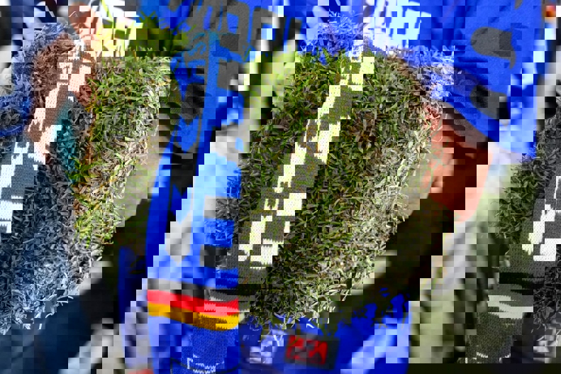 2186852