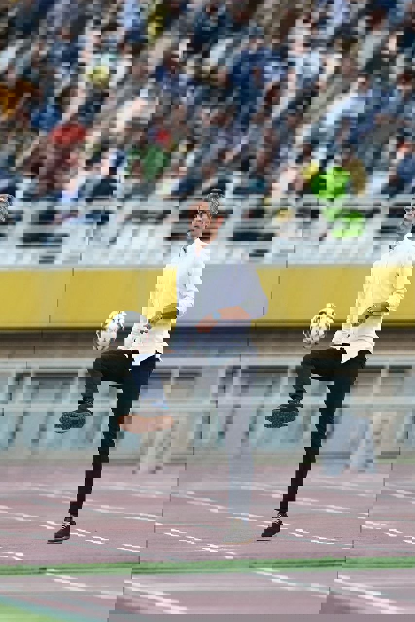 2187044