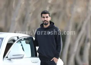 ستاره جدید پرسپولیس با خودروی سفید در راه تهران!