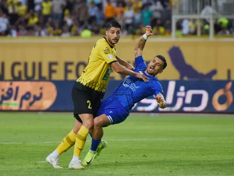 استقلال تاج و تخت را به پرسپولیس و سپاهان داد