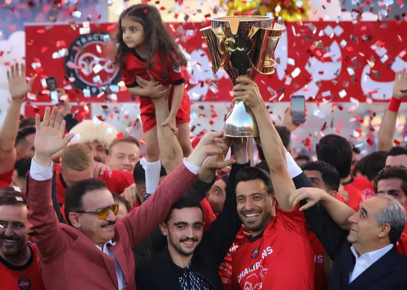 دختر مهدی ترابی: یک جام نمادین در یادگار امام