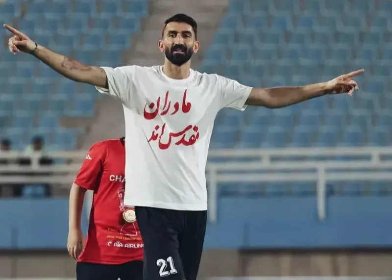 بیرانوند، یک خواب راحت با جام قهرمانی! (عکس)