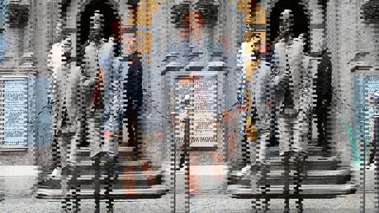 2188372