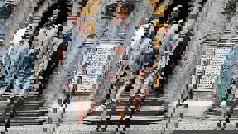 2188372