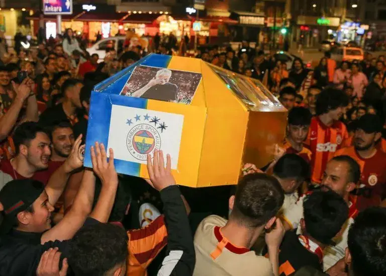 طعنه سنگین سرمربی گالا به مورینیو: آقای واقعی منم!