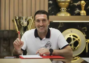 ادو به پرسپولیس آمد: خوش برگشتی!