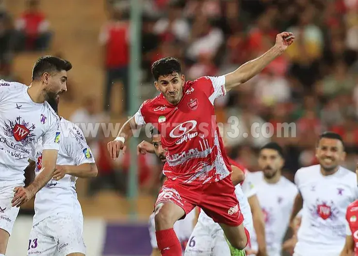 مدافع پرسپولیس: آقا وحید گفت همه‌جا بازی کن!