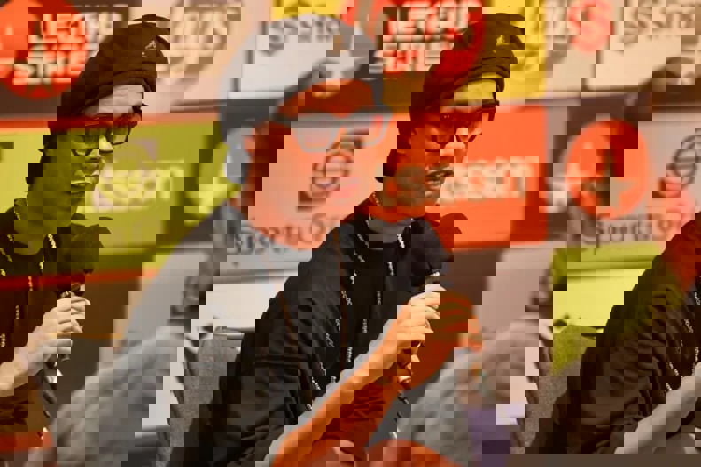 2189400