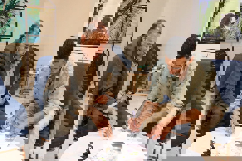 2189480