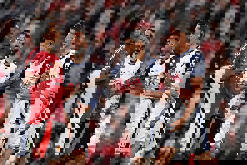 2189640