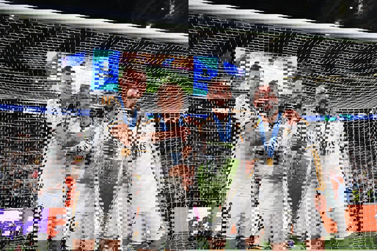 2189832
