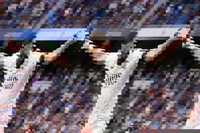 2189896
