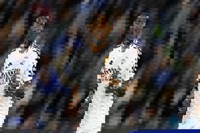 2189883