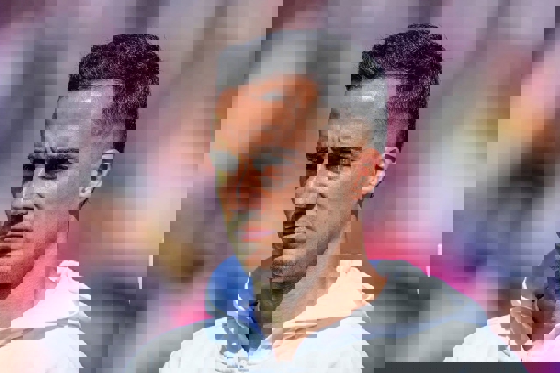 2189884