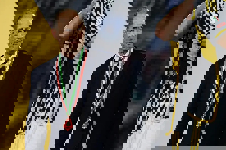 2190988