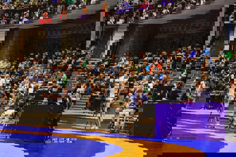 2191949