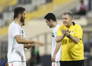 عارف با اسکوچیچ پیراهن سفید می‌پوشد!