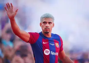 سریع‌ترین مدافع دنیا در بارسا ماندنی شد