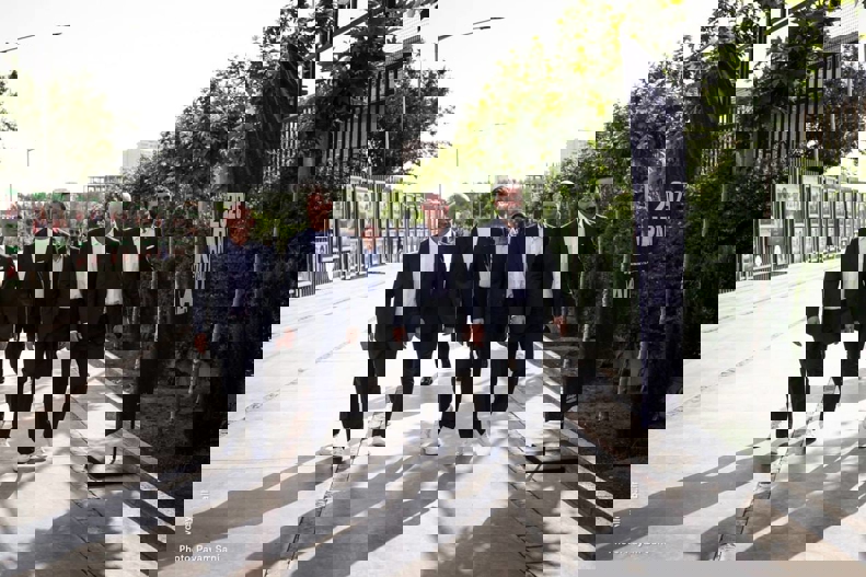 2192698
