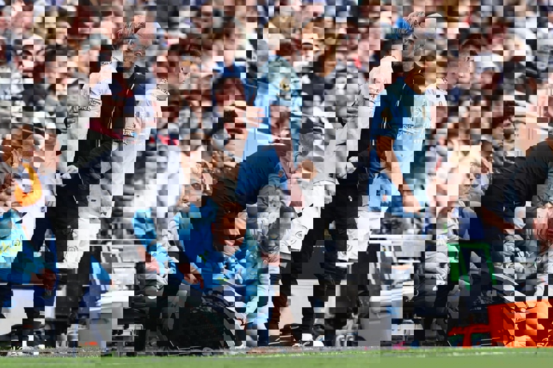 2192858