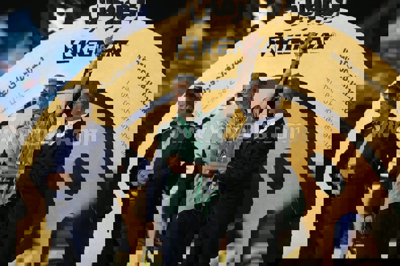 2192983