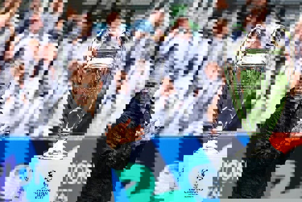 2192977