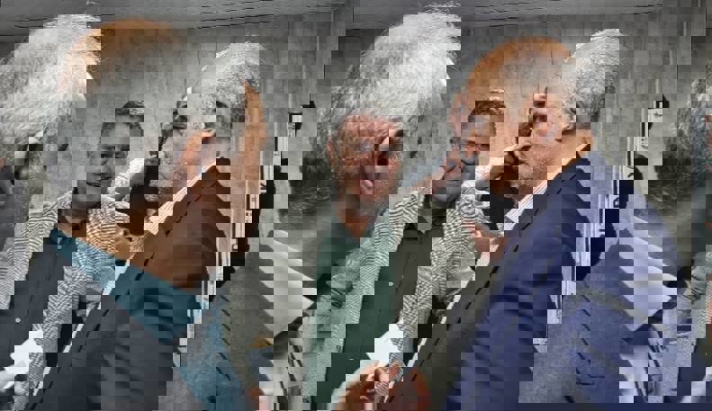 2193423