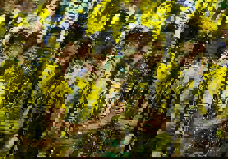 2193427