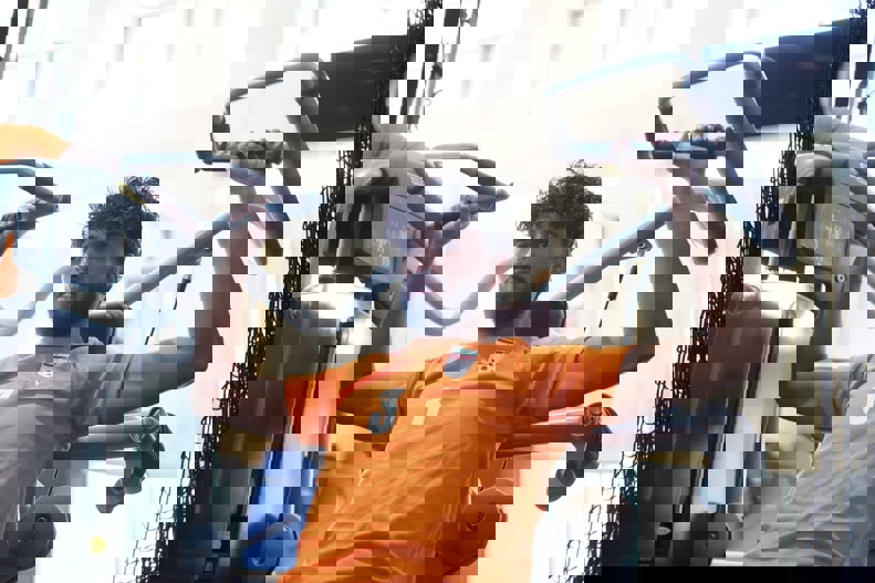 2193563