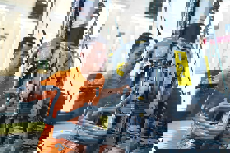 2193562