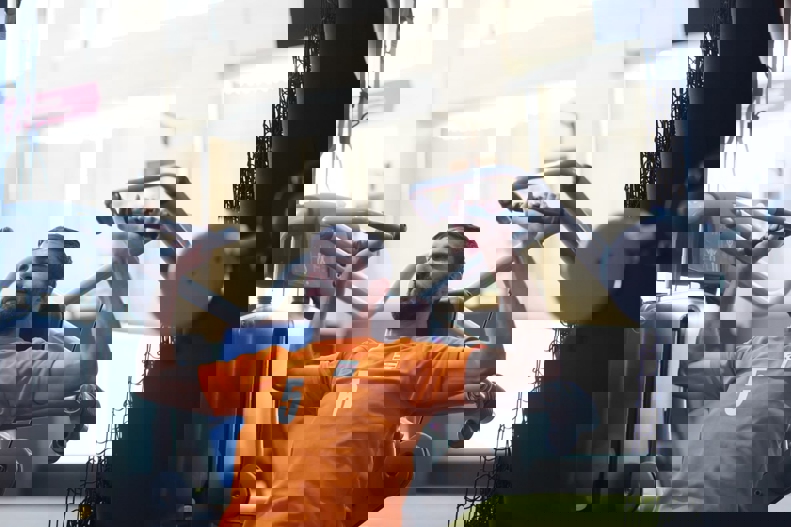 2193560