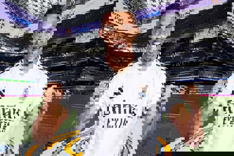 2193568
