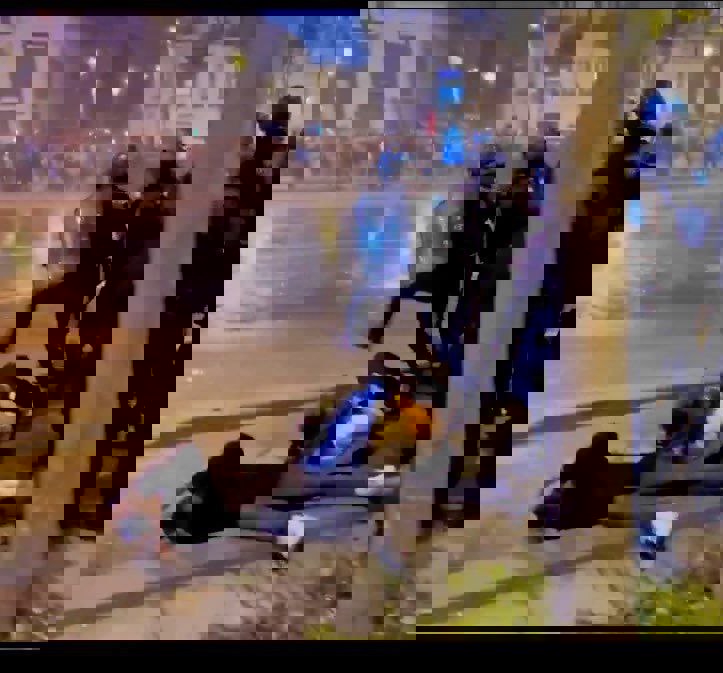 2193977