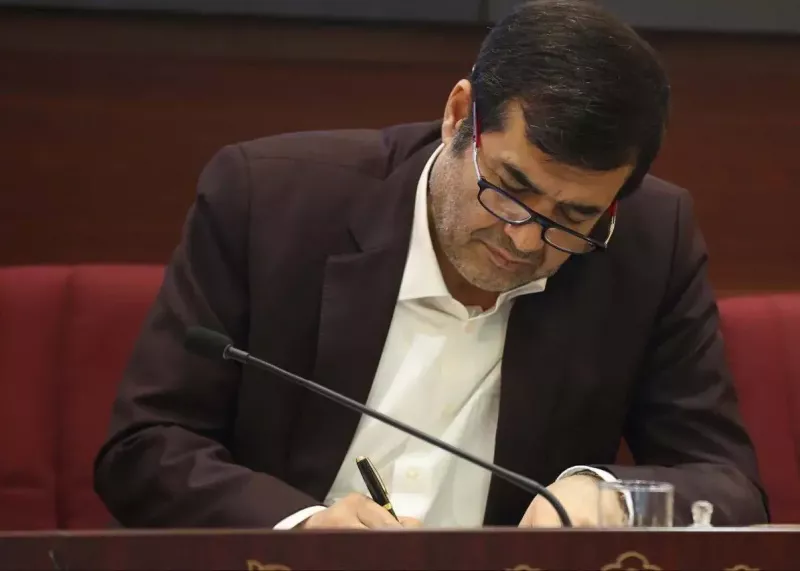 ملوان، وزیر ، استقلال و بنیادی‌فر!