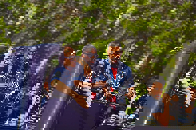 2194282