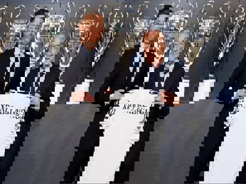 2194379
