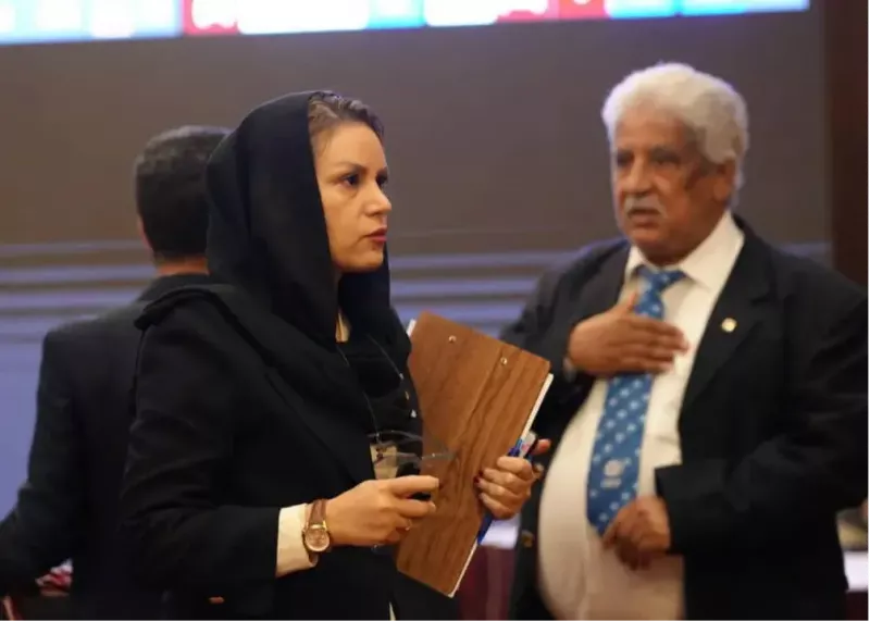 قضاوت داور زن ايرانى در مسابقات وزنه‌برداری آسیا