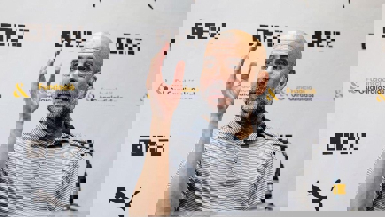 2194561
