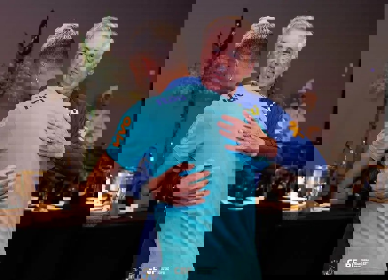 2194576