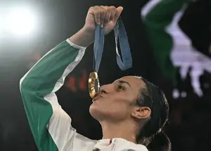 خالق هری پاتر علیه ایمان: مدالش را پس بگیرید