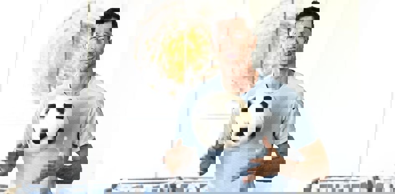 2194805