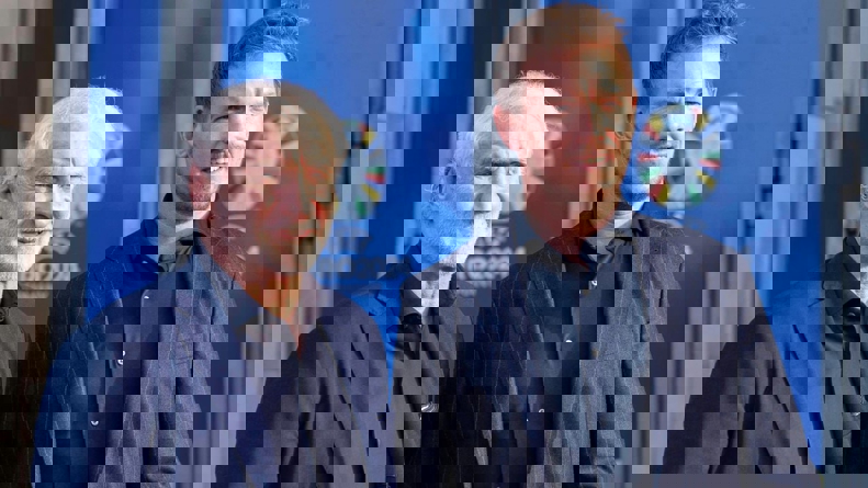 2194932