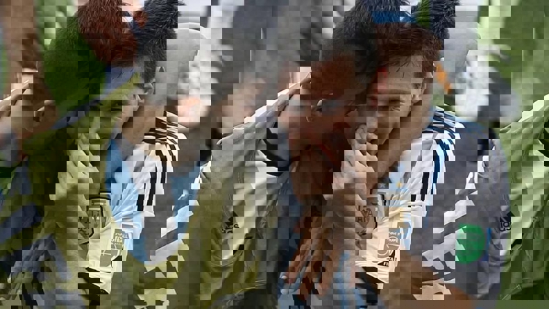 2194979
