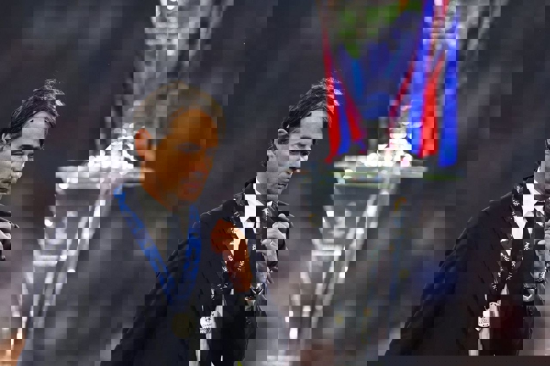 2194998