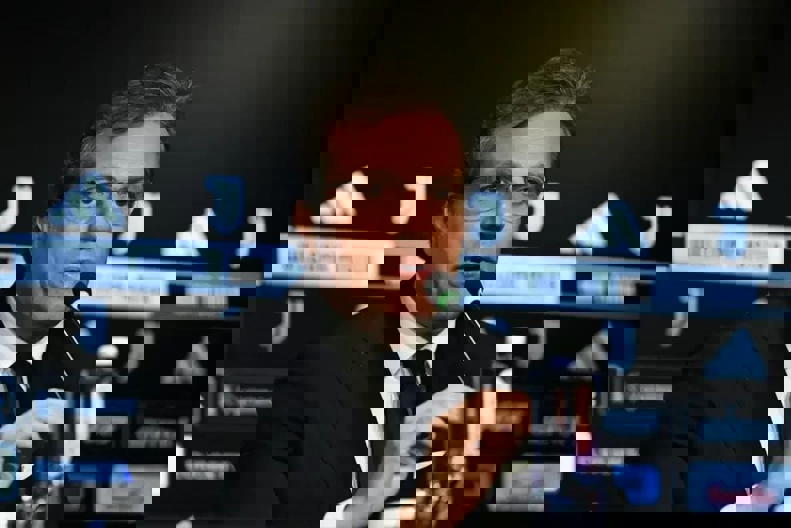 2195043