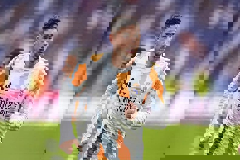 2195282