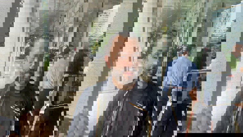 2195306