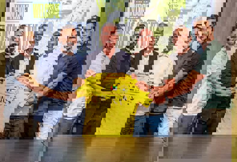 2195298