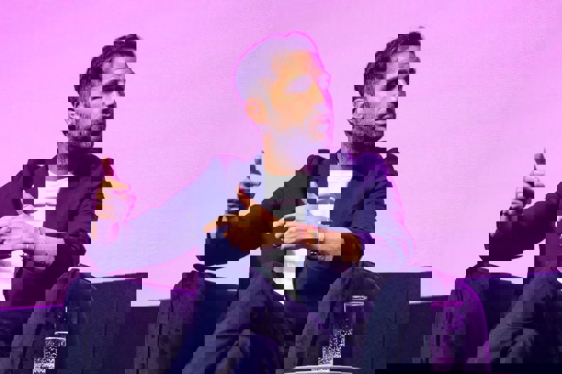 2195564