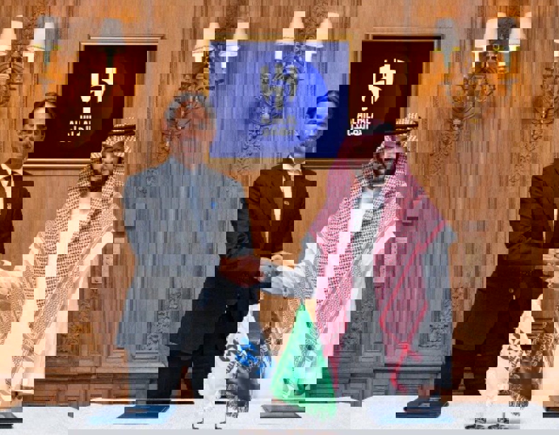 2195582